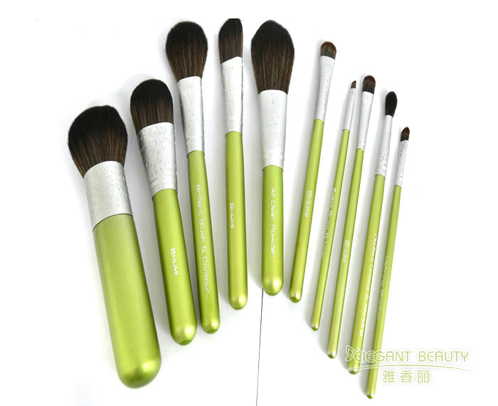 作為生產(chǎn)定制廠家，你們?nèi)绾未_保成套化妝刷的質(zhì)量與耐用性？