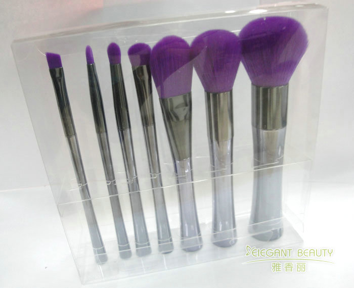 成套化妝刷中的每把刷子都有何特定用途？