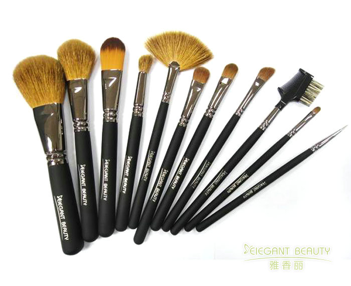 成套化妝刷中的刷毛硬度對化妝效果有何影響？